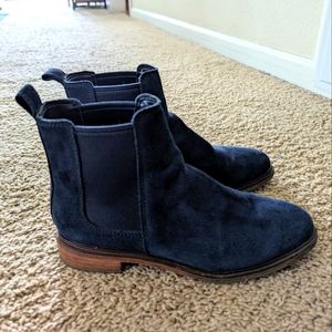 EUC! Clarks blue suede Chelsea boot size 8.5